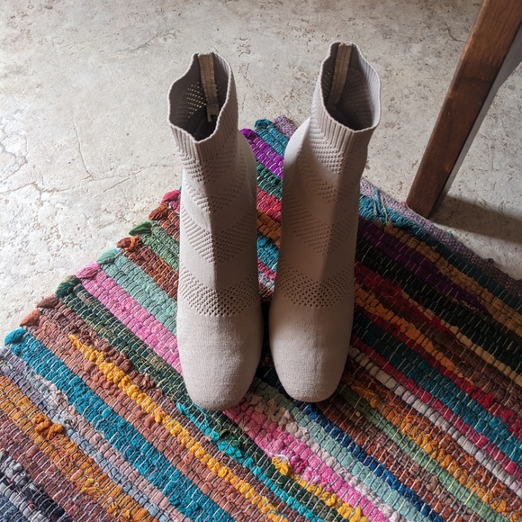 sleek taupe heels - Picture 2 of 6